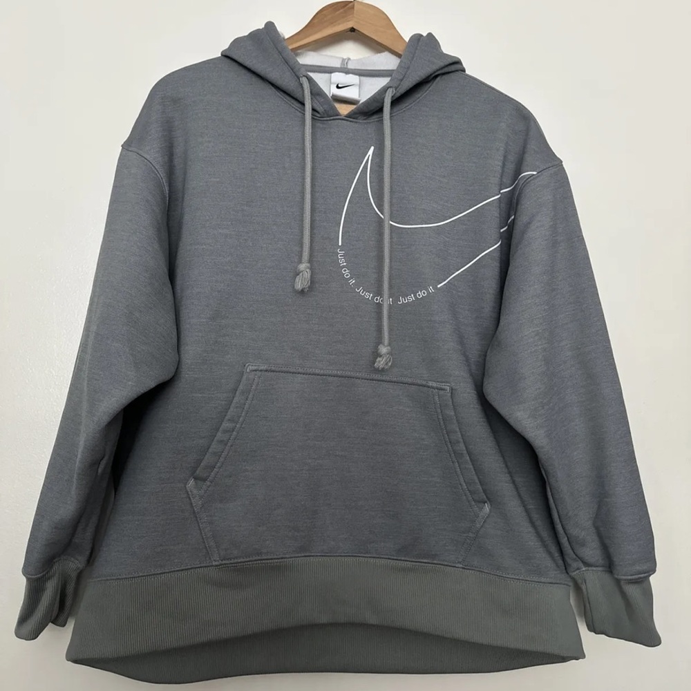 Nike Therma-fit pullover hoodie women’s size M relaxed fit